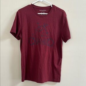 Banana Republic Men's Red Graphic T-Shirt